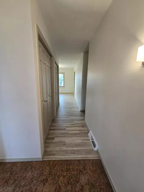 Entry Way - 4321 S Ridgecrest Dr, Springfield, MO 65810 photo 4 of 7