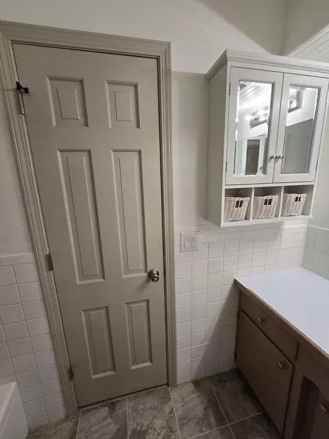 Bath - 4321 S Ridgecrest Dr, Springfield, MO 65810 photo 9 of 9