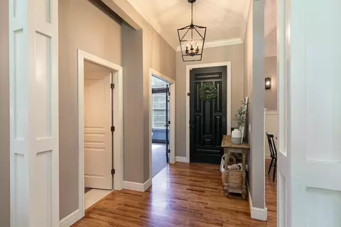 Entry Way - 5105 S Nettleton Ave, Springfield, MO 65810 photo 1 of 3