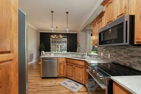 Kitchen - 5105 S Nettleton Ave, Springfield, MO 65810 photo 3 of 4