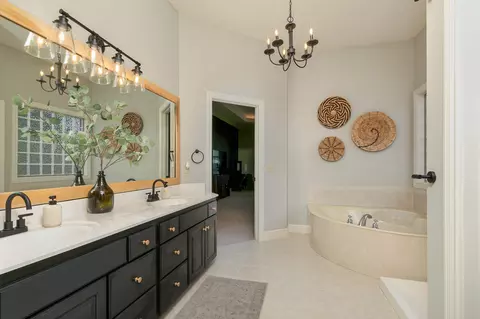 Bath - 5105 S Nettleton Ave, Springfield, MO 65810 photo 1 of 3