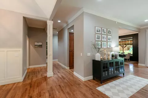 Entry Way - 5105 S Nettleton Ave, Springfield, MO 65810 photo 2 of 3