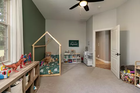 Bedroom - 5105 S Nettleton Ave, Springfield, MO 65810 photo 4 of 6