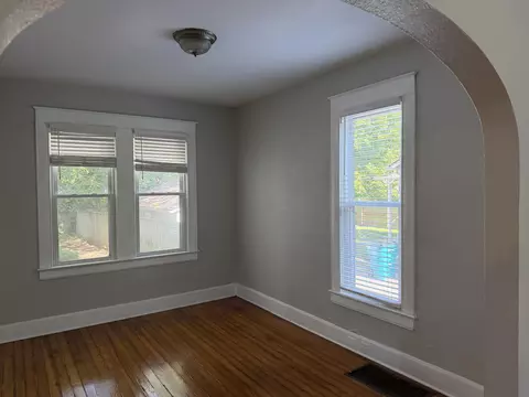 Living - 903 S Kickapoo Ave, Springfield, MO 65804 photo 3 of 3