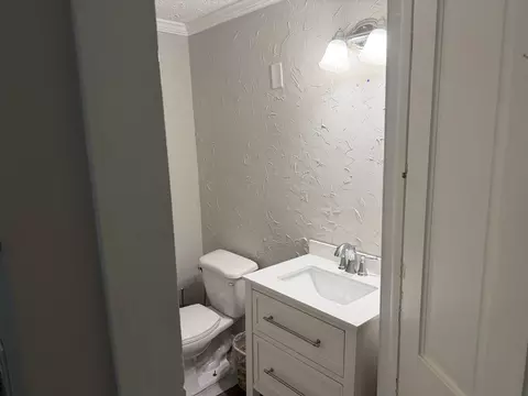 Bath - 903 S Kickapoo Ave, Springfield, MO 65804 photo 1 of 1