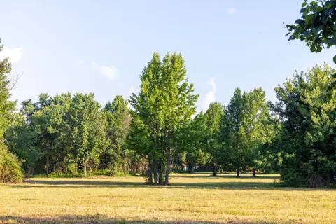 60 E Church St, Aurora, MO 65605 photo 34