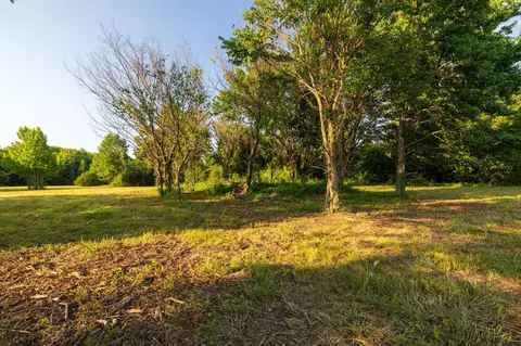 60 E Church St, Aurora, MO 65605 photo 33