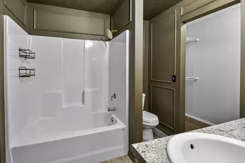 Bath - 547 Hudson Ave, Republic, MO 65738 photo 1 of 4