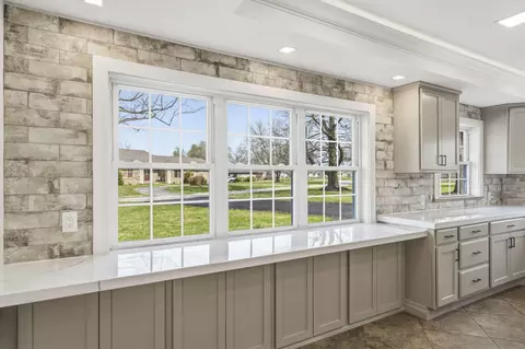 Kitchen - 6308 S Glenridge Dr, Springfield, MO 65804 photo 3 of 5