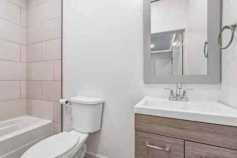 Bath - 6308 S Glenridge Dr, Springfield, MO 65804 photo 4 of 8