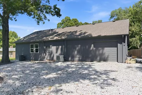 Exterior - 6308 S Glenridge Dr, Springfield, MO 65804 photo 4 of 8