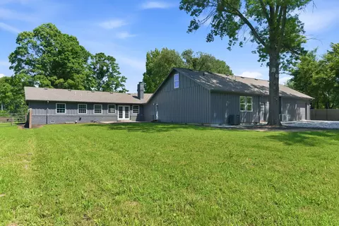 Exterior - 6308 S Glenridge Dr, Springfield, MO 65804 photo 6 of 8