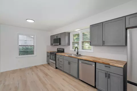 Kitchen - 1012 E Morningside St, Springfield, MO 65807 photo 1 of 3