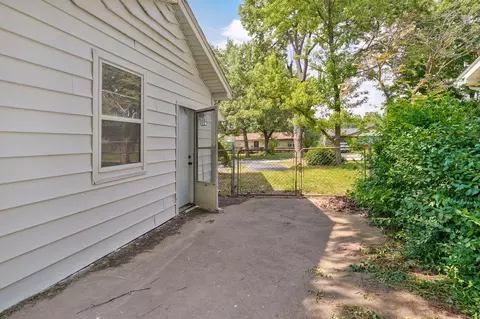 Exterior - 1012 E Morningside St, Springfield, MO 65807 photo 5 of 8
