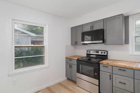Kitchen - 1012 E Morningside St, Springfield, MO 65807 photo 2 of 3
