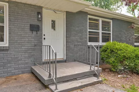 Exterior - 1012 E Morningside St, Springfield, MO 65807 photo 4 of 8