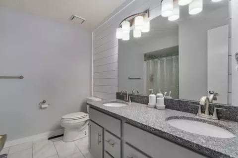 Bath - 1037 W Lindberg St, Springfield, MO 65807 photo 2 of 4