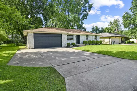 Exterior - 736 E Greenwood St, Springfield, MO 65807 photo 2 of 9