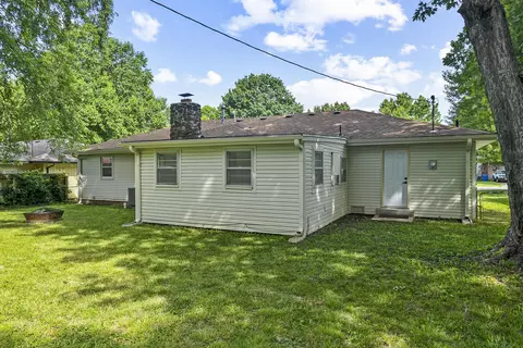 Exterior - 736 E Greenwood St, Springfield, MO 65807 photo 7 of 9