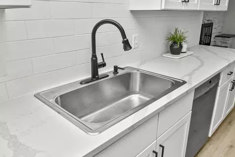 Kitchen - 736 E Greenwood St, Springfield, MO 65807 photo 4 of 5