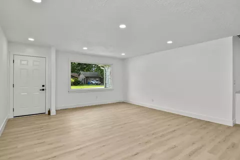 Living - 736 E Greenwood St, Springfield, MO 65807 photo 3 of 6