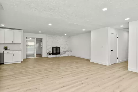 Living - 736 E Greenwood St, Springfield, MO 65807 photo 2 of 6
