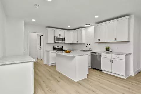 Kitchen - 736 E Greenwood St, Springfield, MO 65807 photo 1 of 5