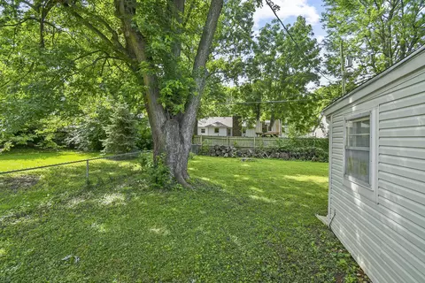 Exterior - 736 E Greenwood St, Springfield, MO 65807 photo 6 of 9