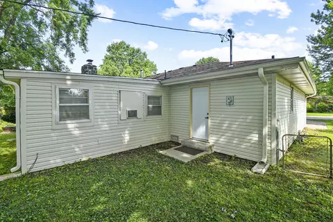 Exterior - 736 E Greenwood St, Springfield, MO 65807 photo 5 of 9