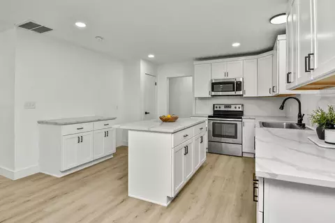 Kitchen - 736 E Greenwood St, Springfield, MO 65807 photo 3 of 5