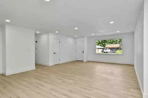 Living - 736 E Greenwood St, Springfield, MO 65807 photo 1 of 6