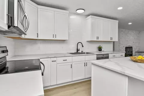 Kitchen - 736 E Greenwood St, Springfield, MO 65807 photo 2 of 5
