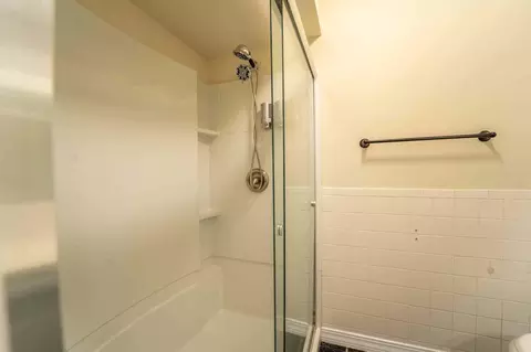 Bath - 5486 S Clay Ave, Springfield, MO 65810 photo 2 of 3