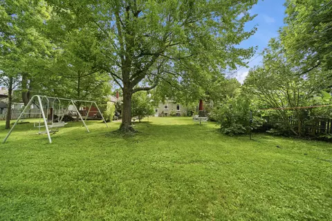 Exterior - 637 S Weller Ave, Springfield, MO 65802 photo 5 of 10