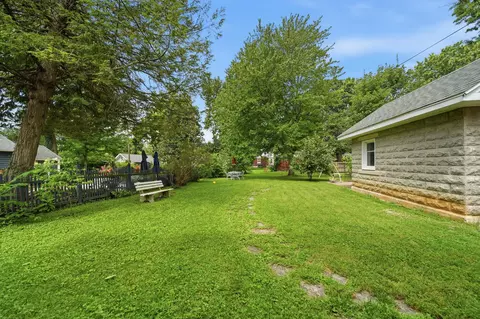 Exterior - 637 S Weller Ave, Springfield, MO 65802 photo 4 of 10