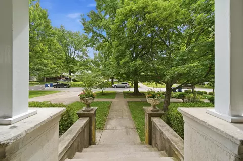 Exterior - 637 S Weller Ave, Springfield, MO 65802 photo 8 of 10