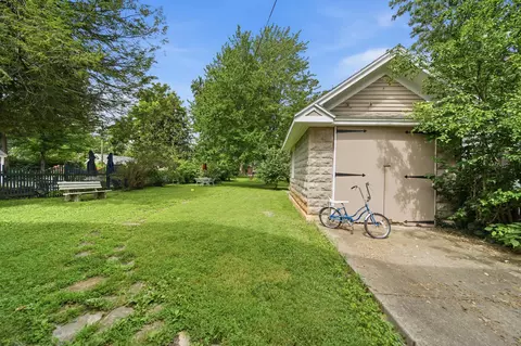 Exterior - 637 S Weller Ave, Springfield, MO 65802 photo 2 of 10