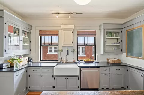 Kitchen - 637 S Weller Ave, Springfield, MO 65802 photo 3 of 5