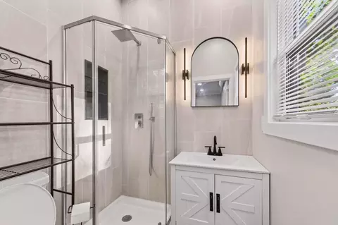 Bath - 2900 W Lombard St, Springfield, MO 65802 photo 2 of 5