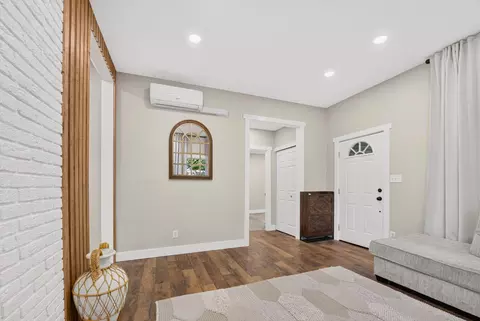 Entry Way - 2900 W Lombard St, Springfield, MO 65802 photo 1 of 2