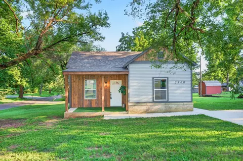 Exterior - 2900 W Lombard St, Springfield, MO 65802 photo 2 of 9