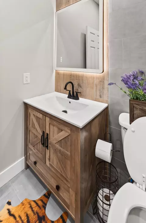 Bath - 2900 W Lombard St, Springfield, MO 65802 photo 4 of 5