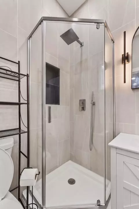 Bath - 2900 W Lombard St, Springfield, MO 65802 photo 3 of 5