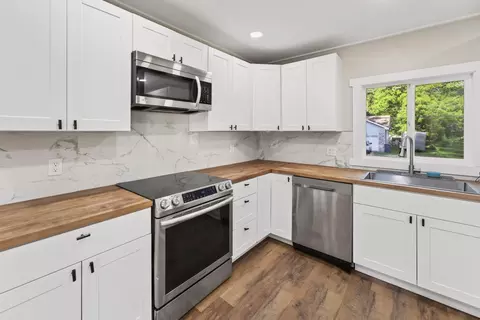 Kitchen - 2900 W Lombard St, Springfield, MO 65802 photo 1 of 2