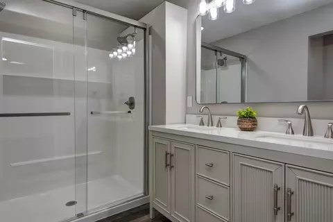 Bath - 3440 S Delaware Ave #118, Springfield, MO 65804 photo 1 of 5