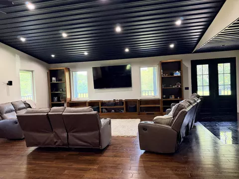 Living - 71 Castlegate Dr, Seymour, MO 65746 photo 1 of 4