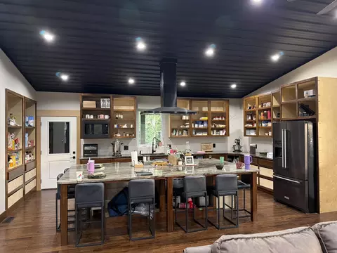 Kitchen - 71 Castlegate Dr, Seymour, MO 65746 photo 1 of 4