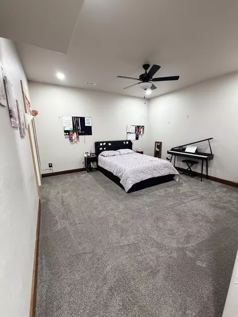 Bedroom - 71 Castlegate Dr, Seymour, MO 65746 photo 4 of 5