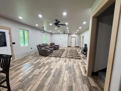 Living - 71 Castlegate Dr, Seymour, MO 65746 photo 4 of 4
