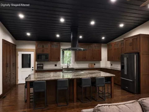 Kitchen - 71 Castlegate Dr, Seymour, MO 65746 photo 2 of 4